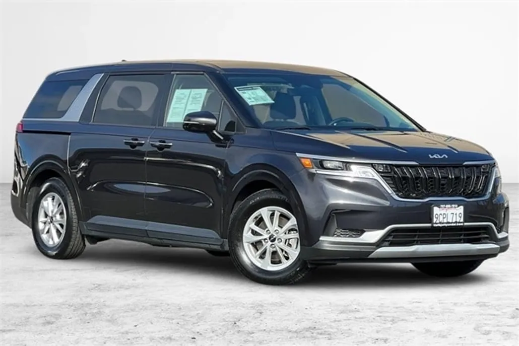 2023 Kia Carnival LX photo 1