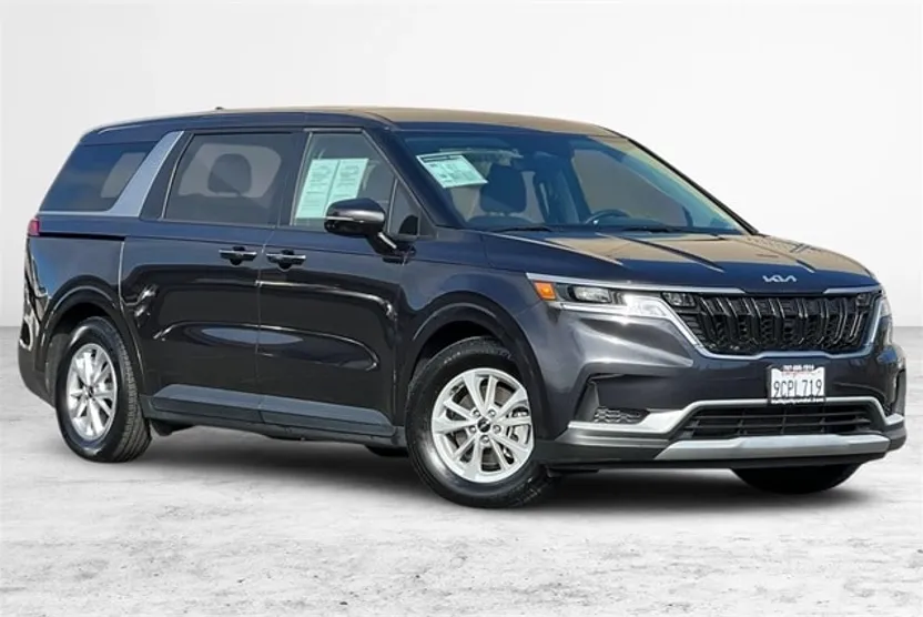 2023 Kia Carnival LX photo 1