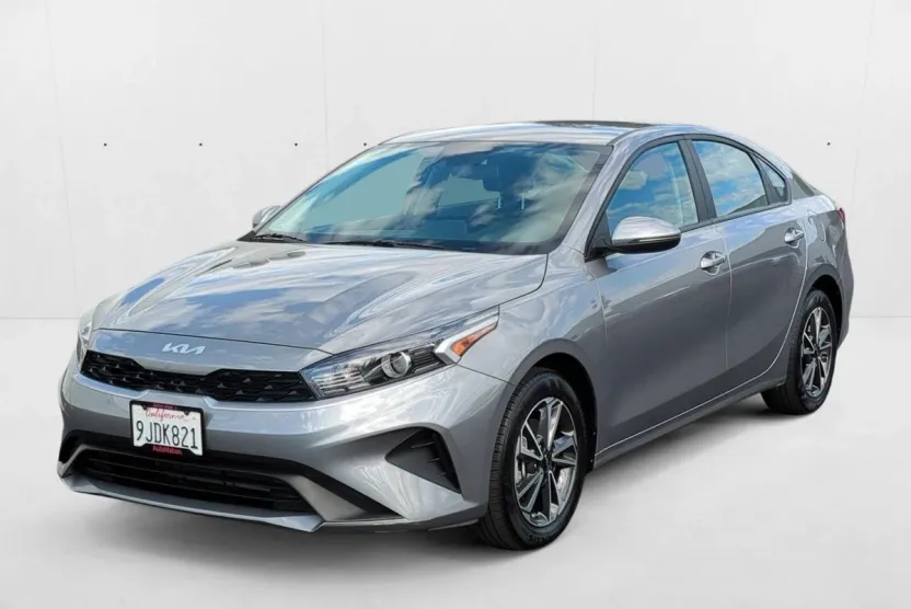 2023 Kia Forte LXS photo 1