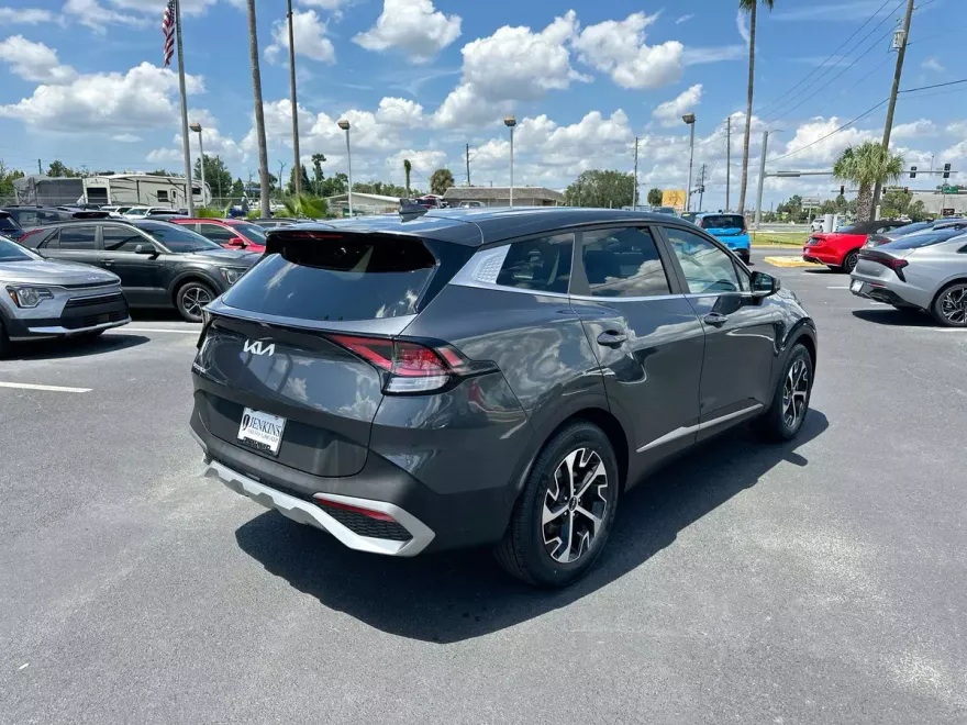 2023 Kia Sportage EX photo 1