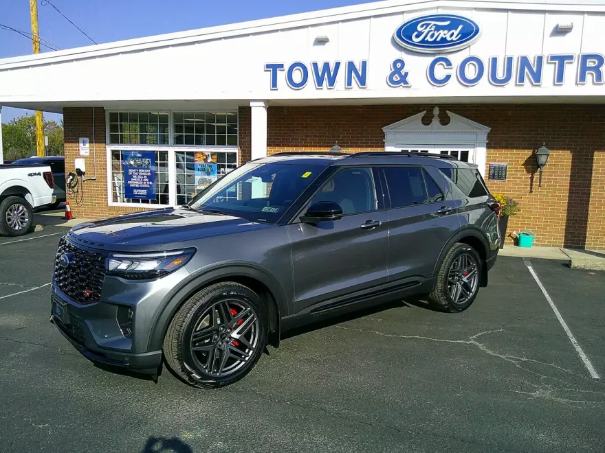 2025 Ford Explorer ST photo 1