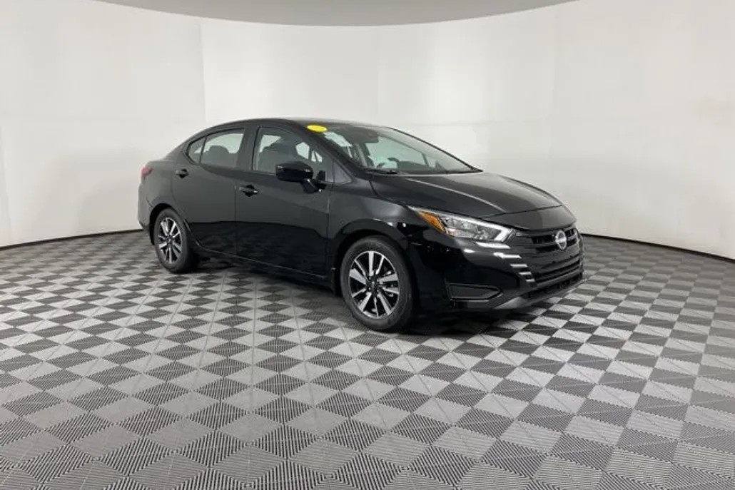 2025 Nissan Versa 1.6 SV photo 1