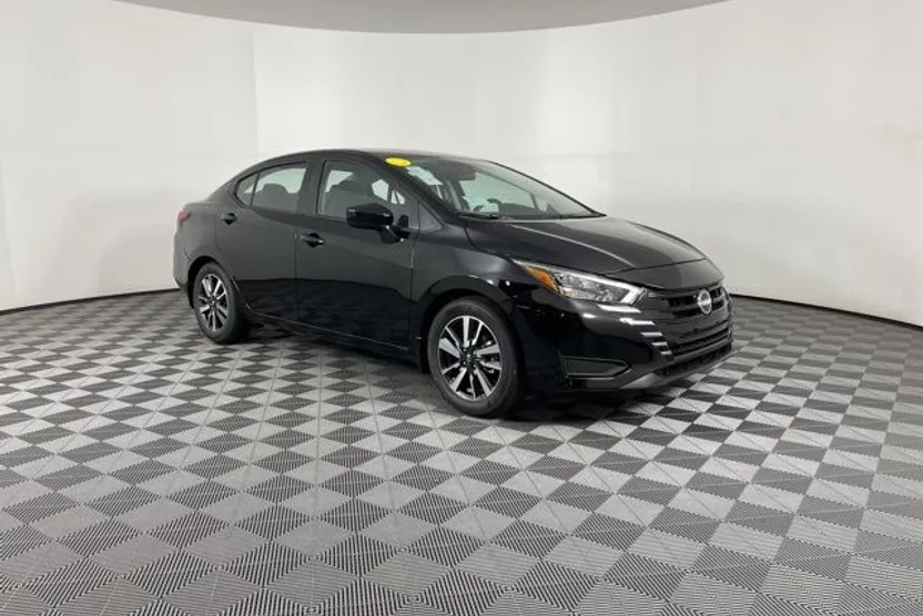 2025 Nissan Versa 1.6 SV photo 1
