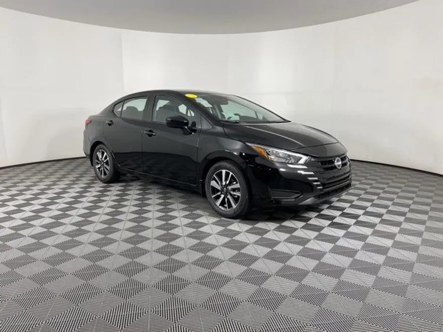 2025 Nissan Versa 1.6 SV photo 1