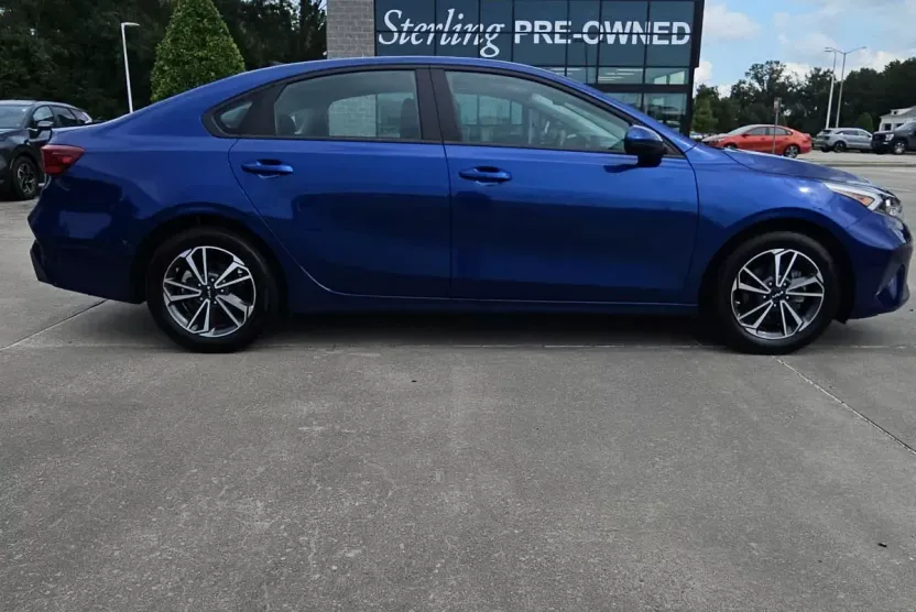 2023 Kia Forte LXS photo 1