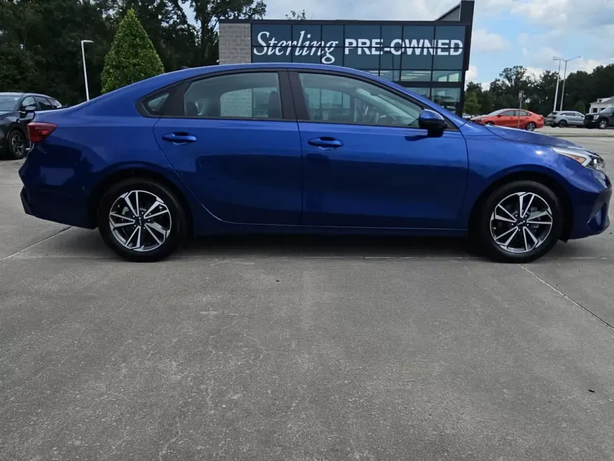 2023 Kia Forte LXS photo 1