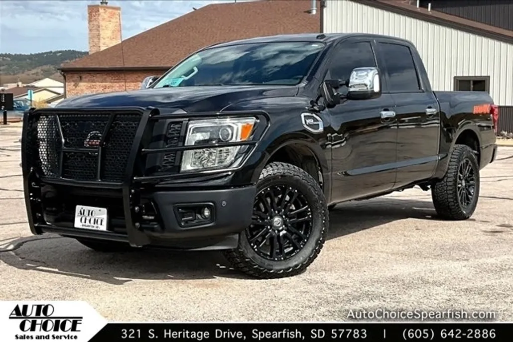 2017 Nissan Titan SL PRO-4X photo 1