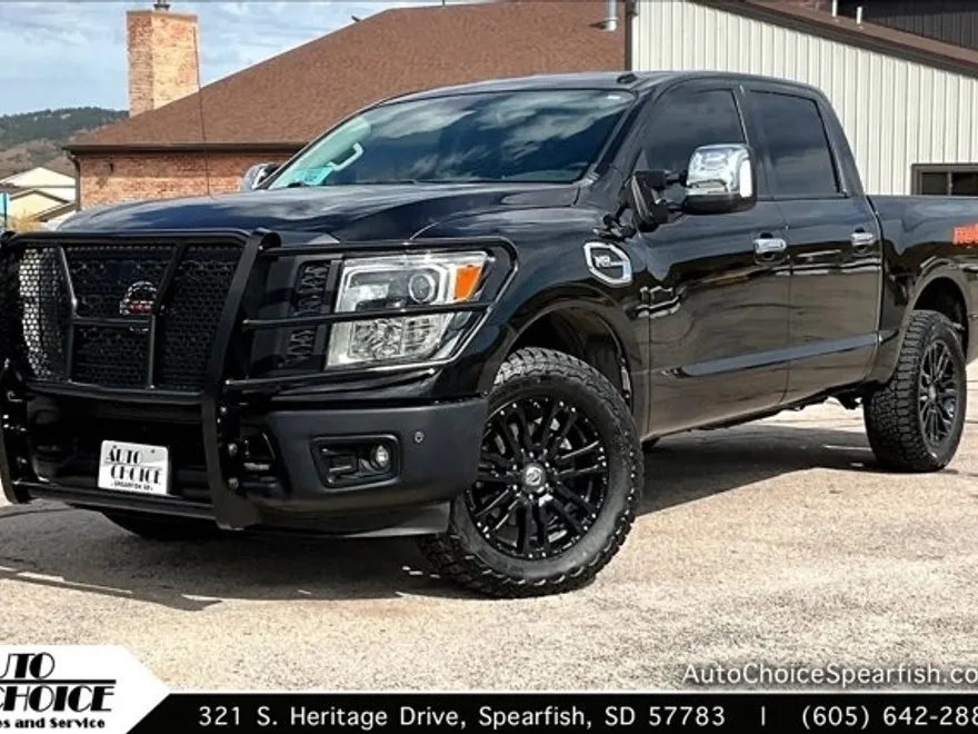 2017 Nissan Titan SL PRO-4X photo 1