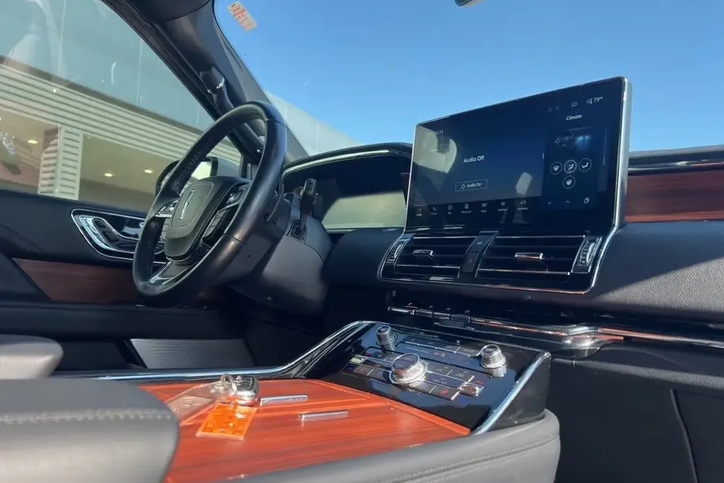 2023 Lincoln Navigator Reserve photo 1
