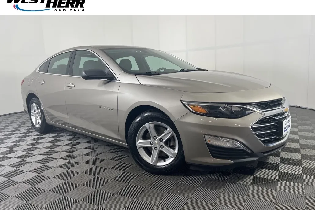 2022 Chevrolet Malibu photo 1