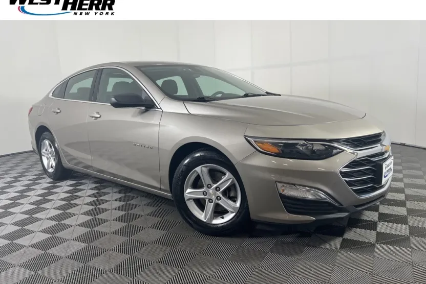 2022 Chevrolet Malibu photo 1