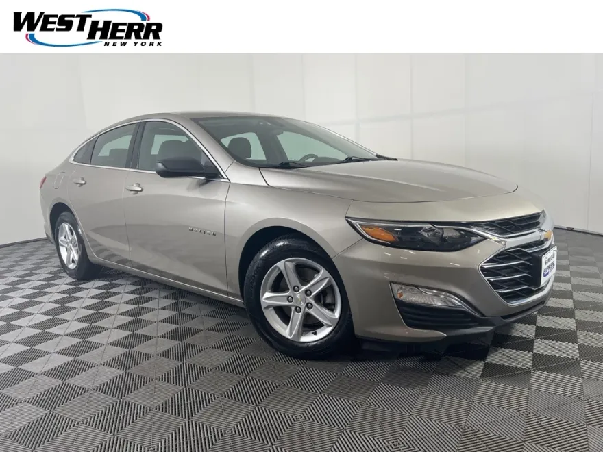 2022 Chevrolet Malibu photo 1