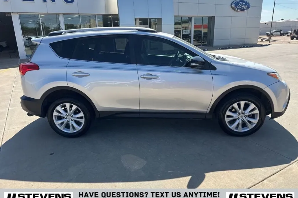 2015 Toyota RAV4 Limited photo 1