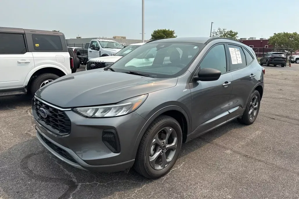 2024 Ford Escape ST-Line photo 1