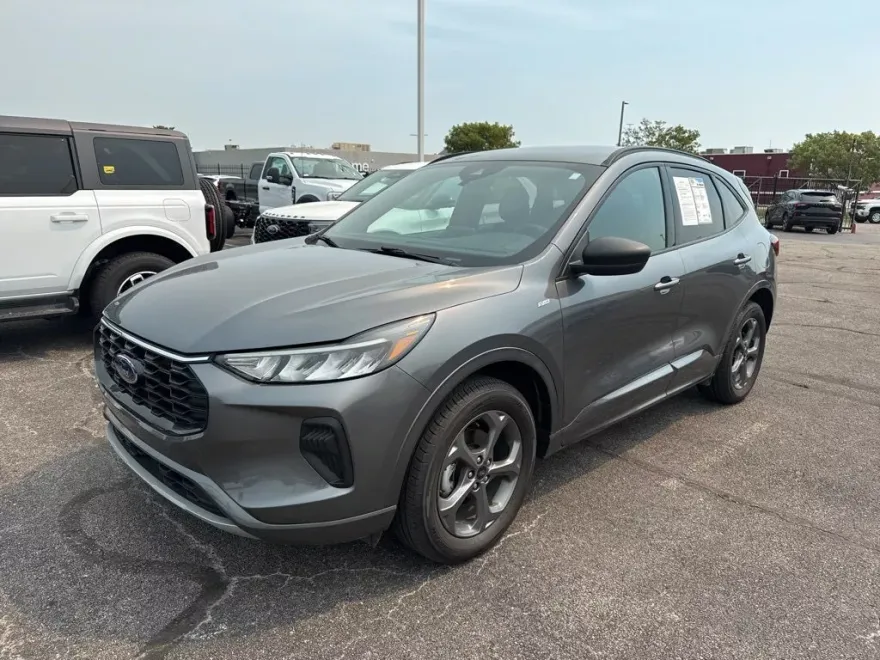 2024 Ford Escape ST-Line photo 1