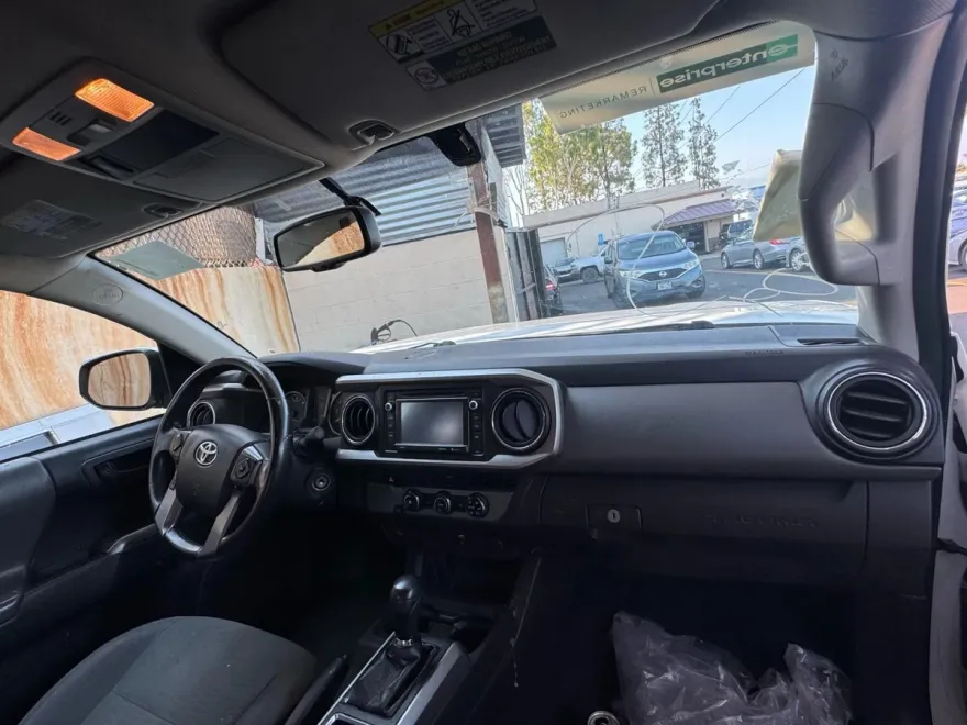 2017 Toyota Tacoma Access Cab SR photo 1
