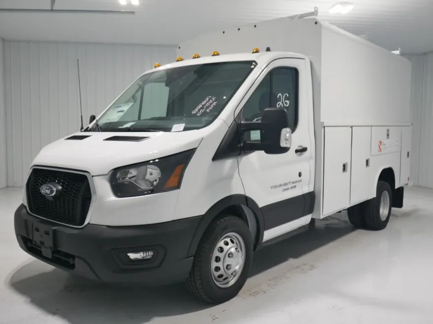 2024 Ford Transit Cutaway photo 1