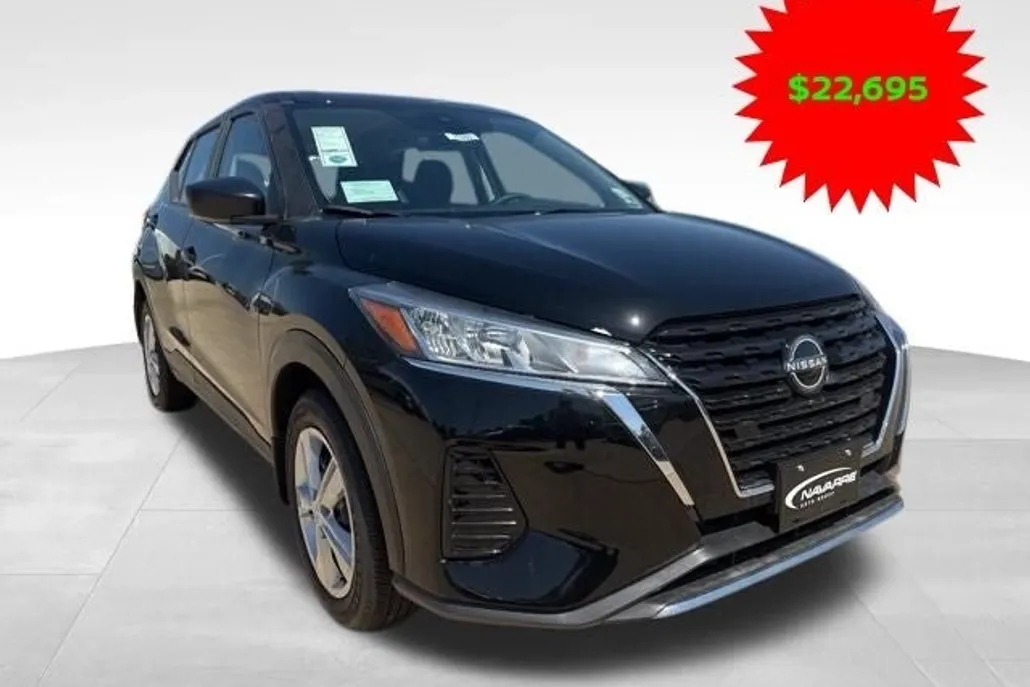 2025 Nissan Kicks Play S photo 1