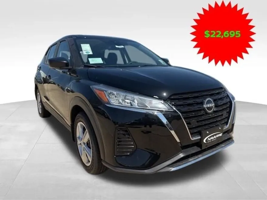 2025 Nissan Kicks Play S photo 1