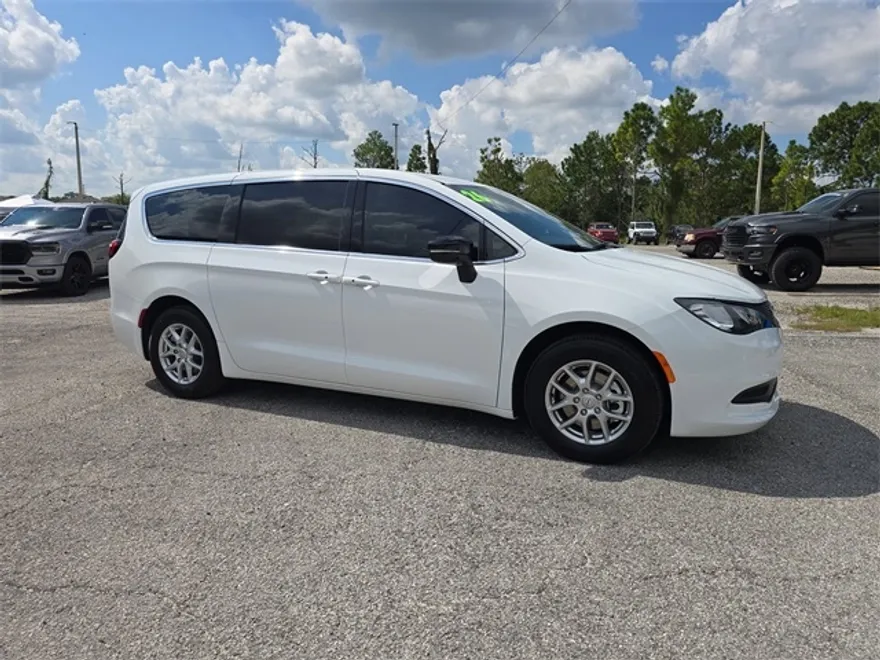 2026 Chrysler Voyager LX photo 1