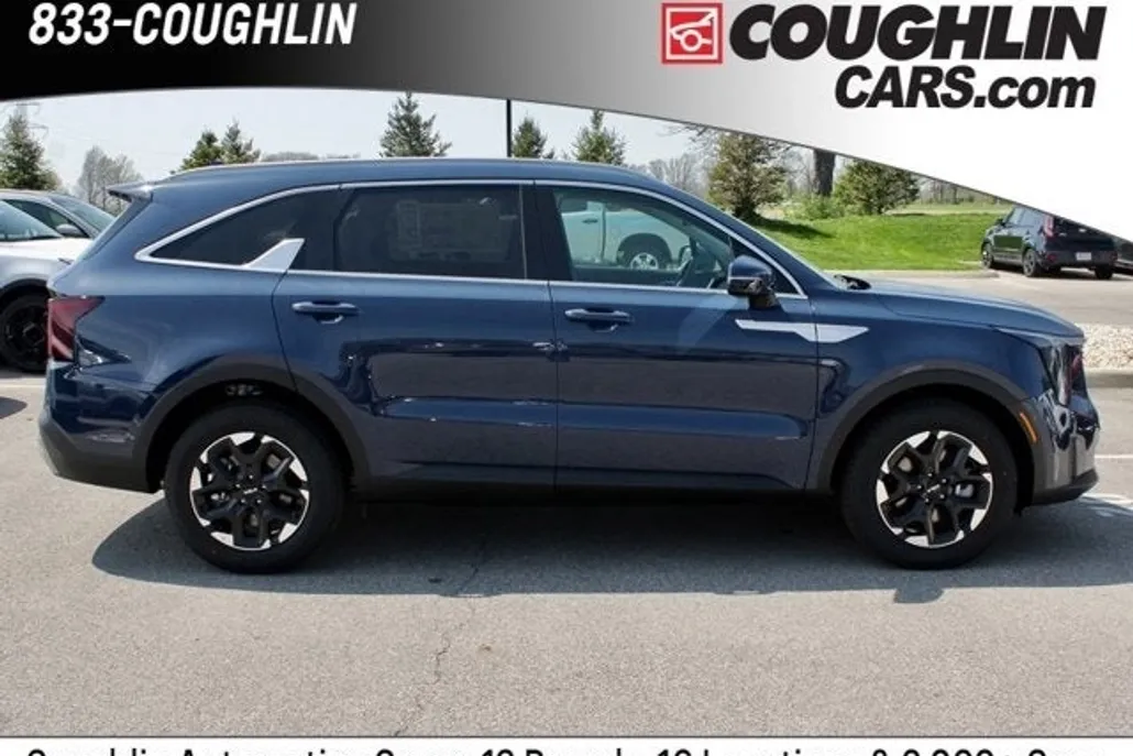 2025 Kia Sorento S photo 1