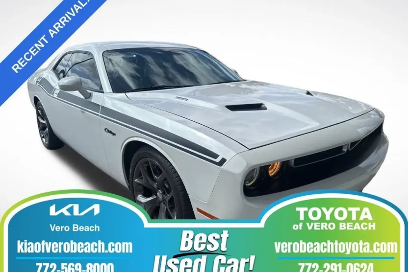 2015 Dodge Challenger SXT Plus photo 1