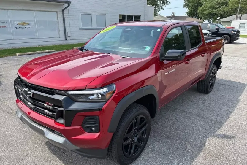 2024 Chevrolet Colorado Z71 photo 1