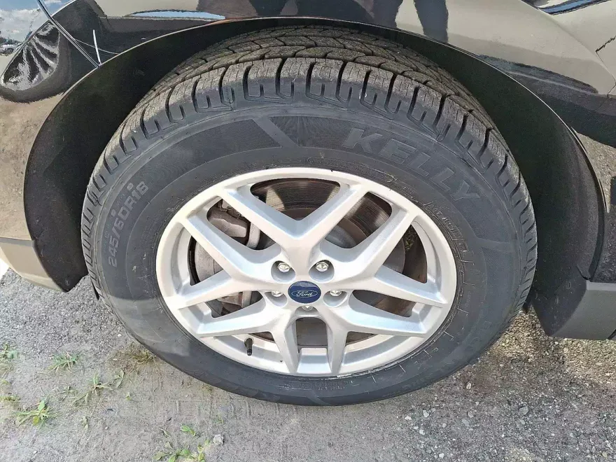 2022 Ford Edge SEL photo 1