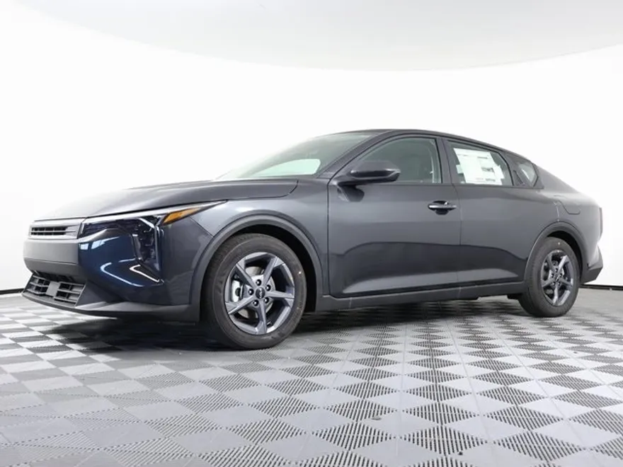 2025 Kia K4 LXS photo 1