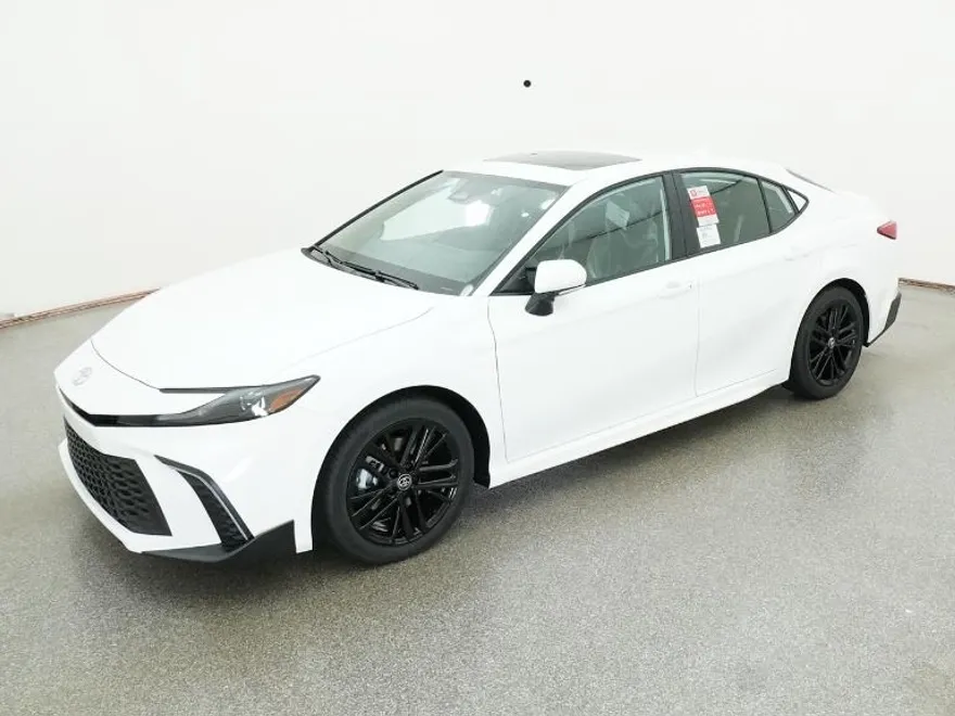 2026 Toyota Camry SE photo 1