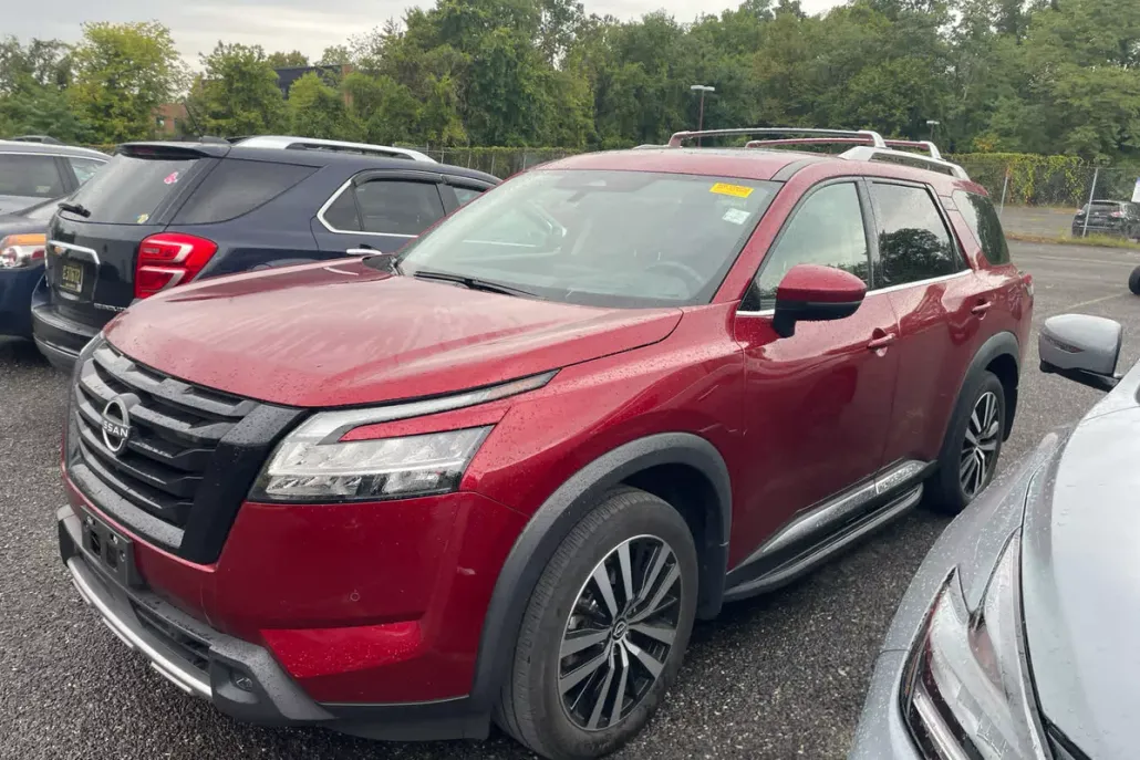 2023 Nissan Pathfinder Platinum photo 1
