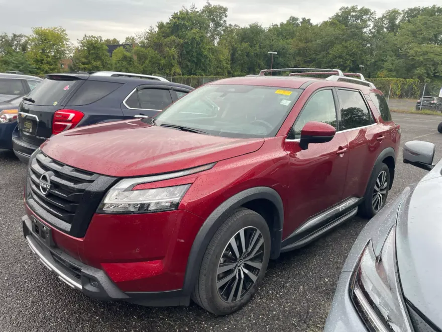 2023 Nissan Pathfinder Platinum photo 1