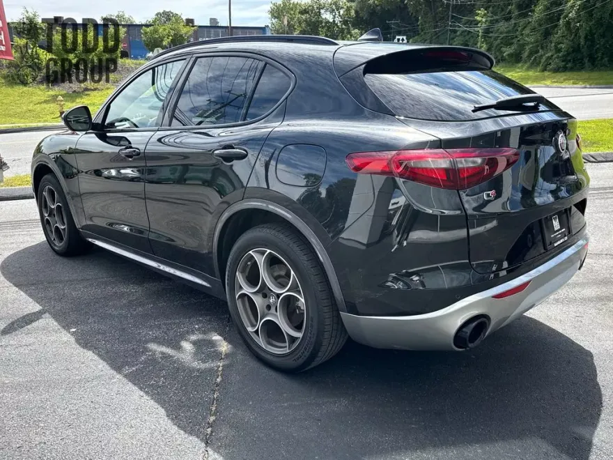 2022 Alfa Romeo Stelvio Ti photo 1