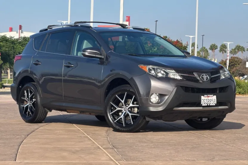 2015 Toyota RAV4 Limited photo 1