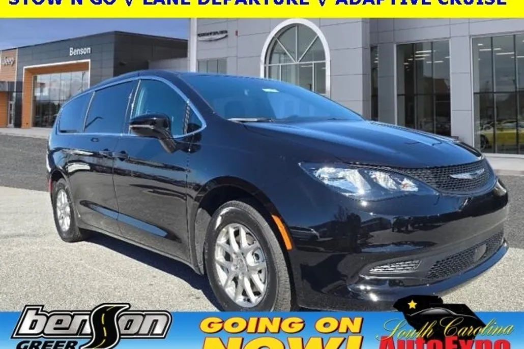 2025 Chrysler Voyager LX photo 1