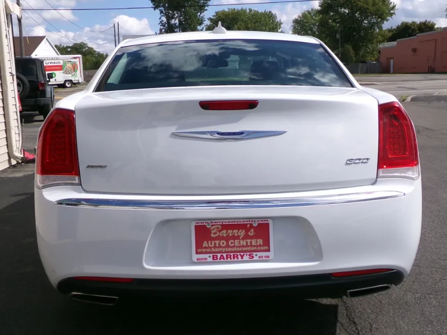 2019 Chrysler 300 Limited photo 1