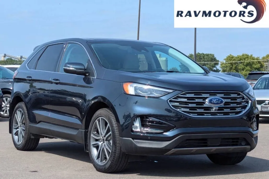 2024 Ford Edge Titanium photo 1