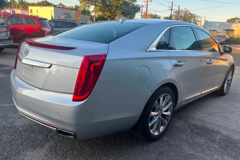 2014 Cadillac XTS Luxury photo 1