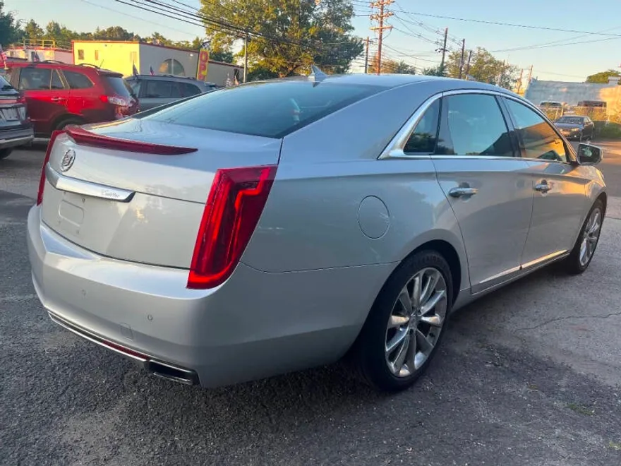 2014 Cadillac XTS Luxury photo 1