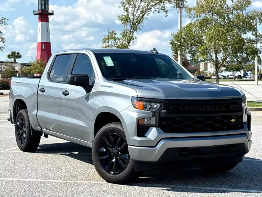 2025 Chevrolet Silverado 1500 Custom photo 1