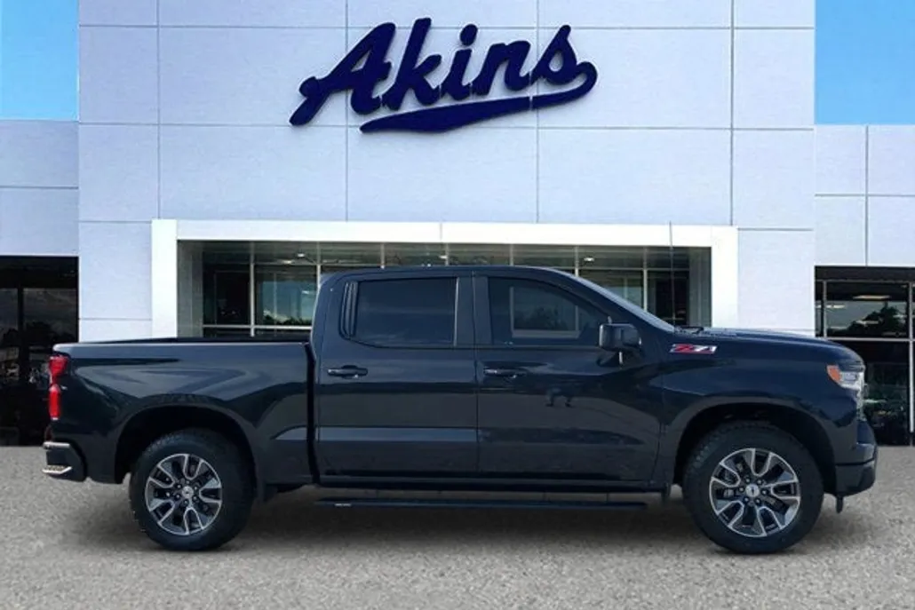 2024 Chevrolet Silverado 1500 RST photo 1