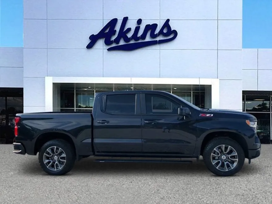 2024 Chevrolet Silverado 1500 RST photo 1