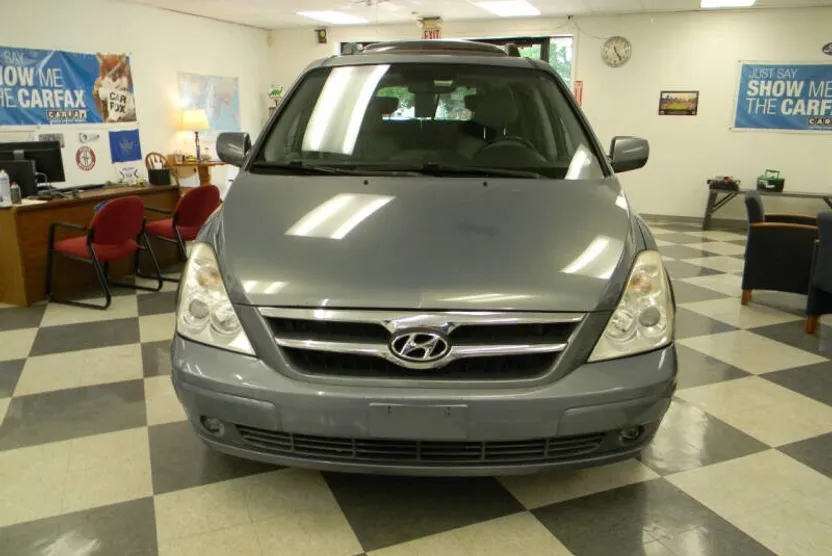 2008 Hyundai Entourage Limited photo 1