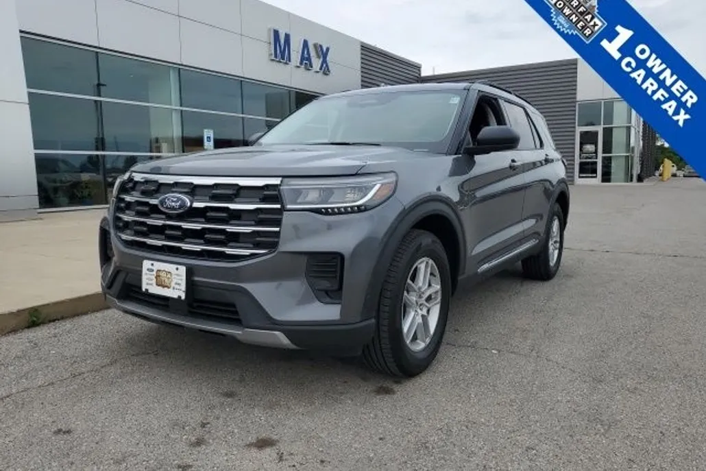 2025 Ford Explorer photo 1