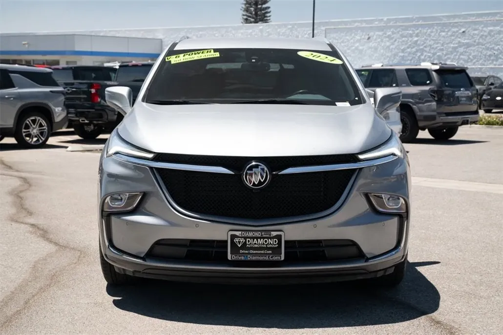 2024 Buick Enclave Essence photo 1