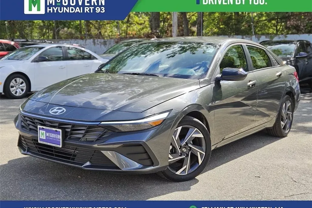 2025 Hyundai Elantra SEL Sport photo 1