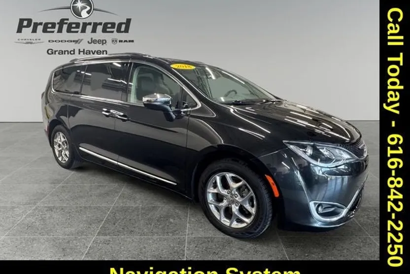 2018 Chrysler Pacifica Limited photo 1