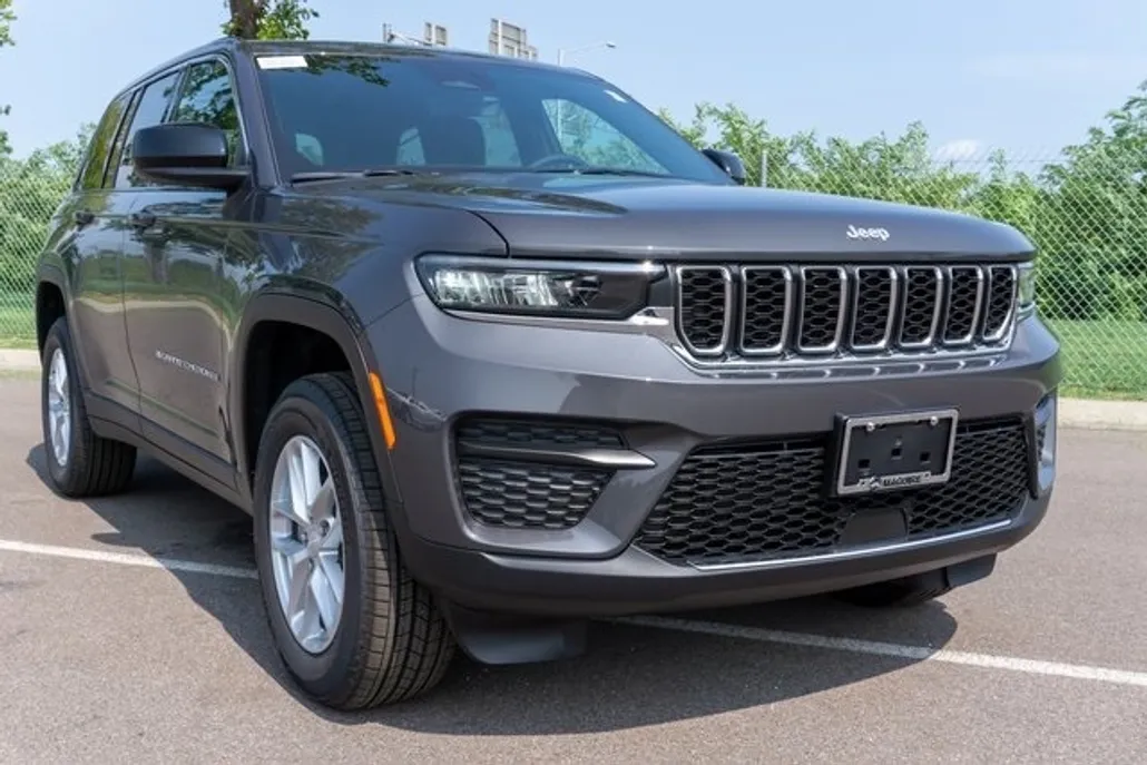 2025 Jeep Grand Cherokee Laredo X photo 1