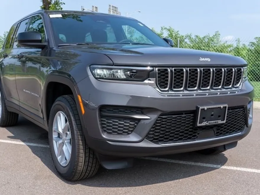 2025 Jeep Grand Cherokee Laredo X photo 1