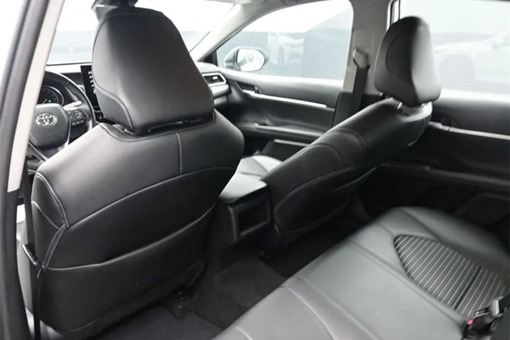2023 Toyota Camry SE photo 1